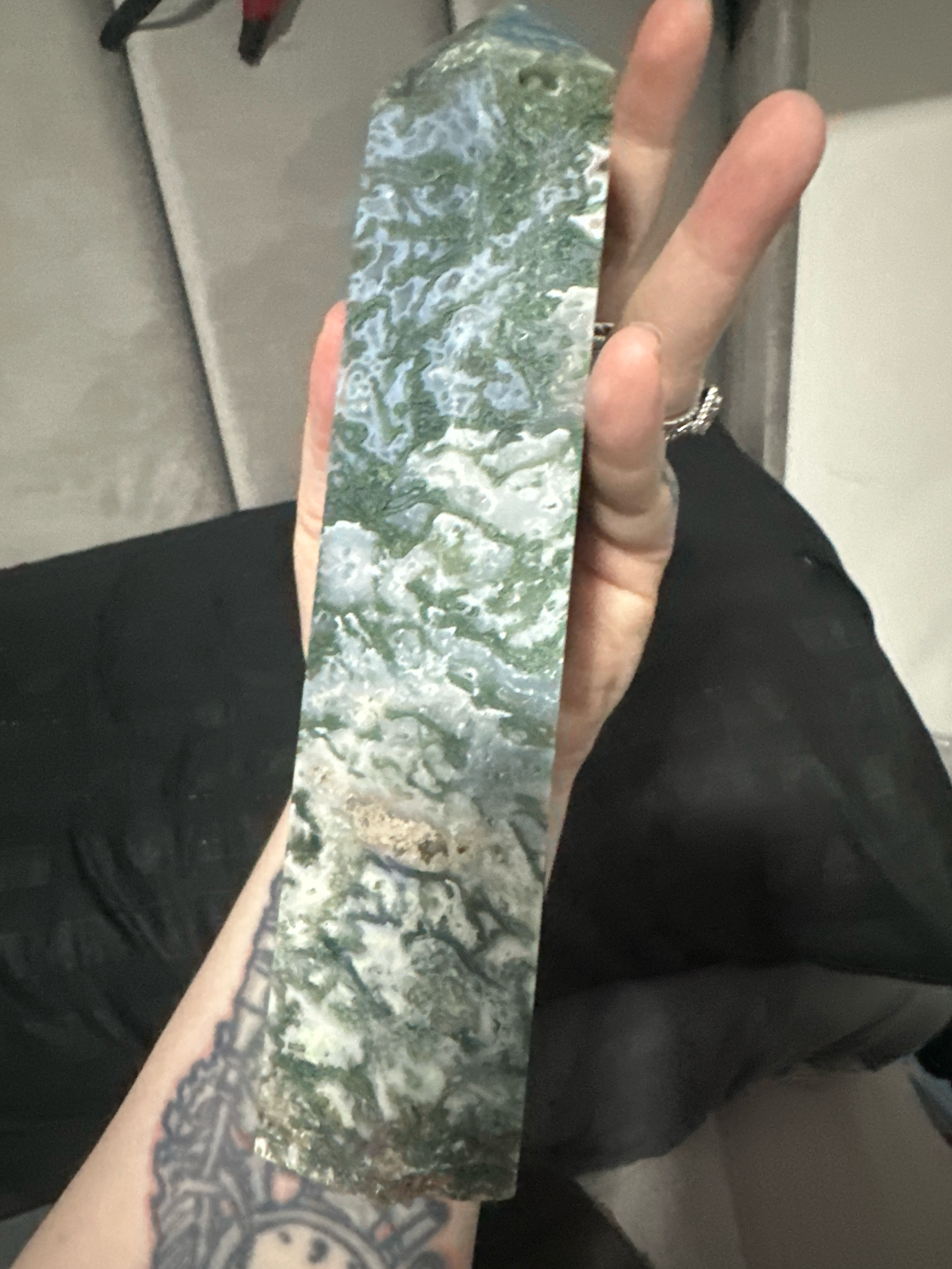 Remarkable Moss Agate Tower – 1.157 kg