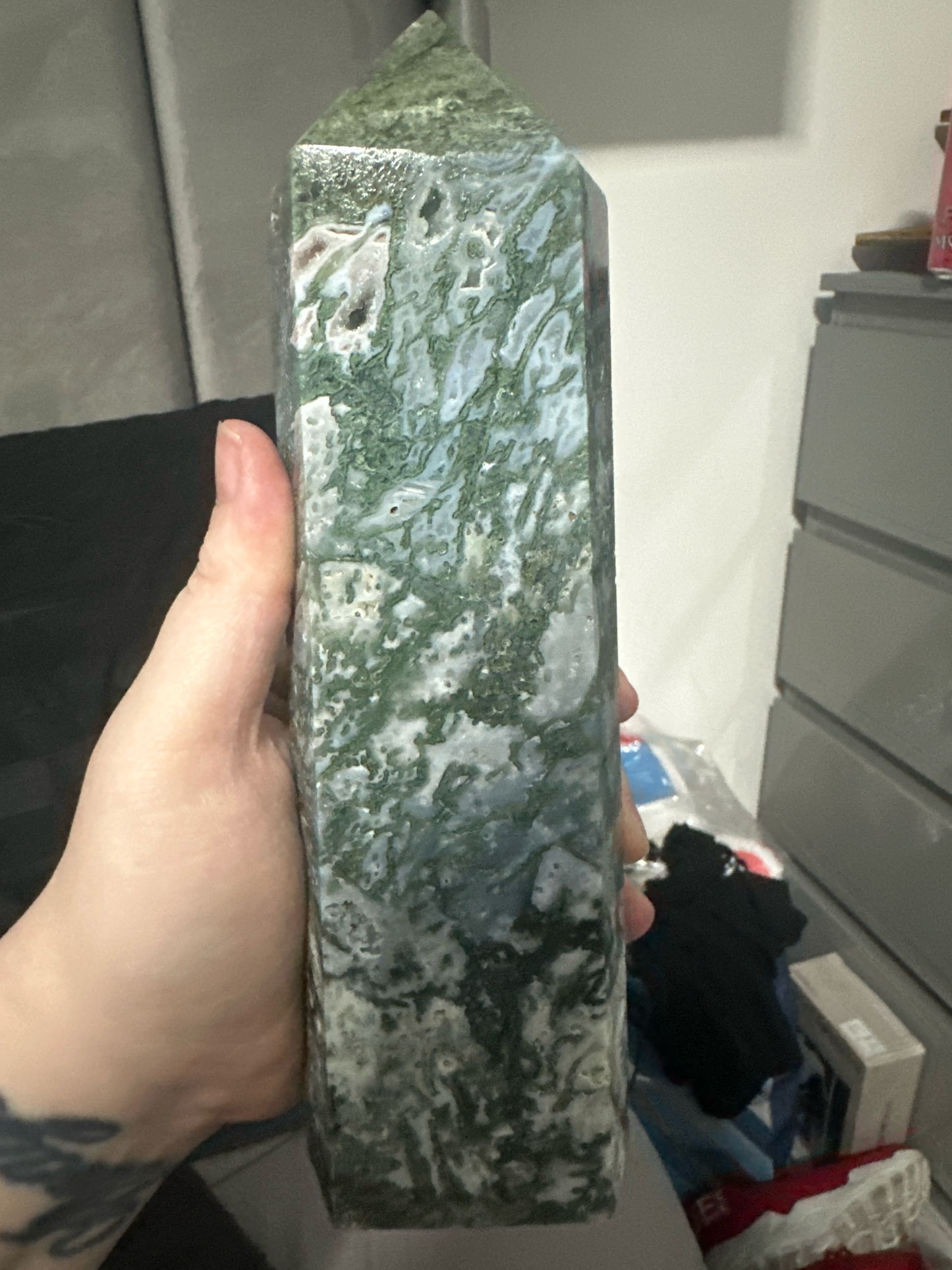 Remarkable Moss Agate Tower – 1.157 kg