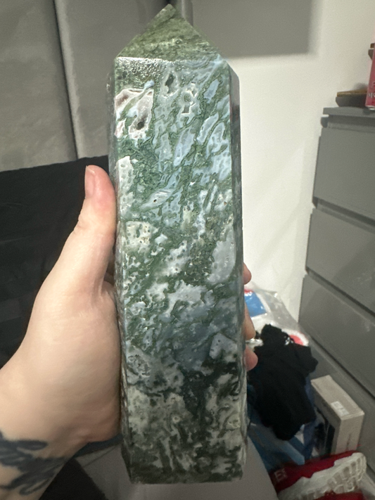 Remarkable Moss Agate Tower – 1.157 kg